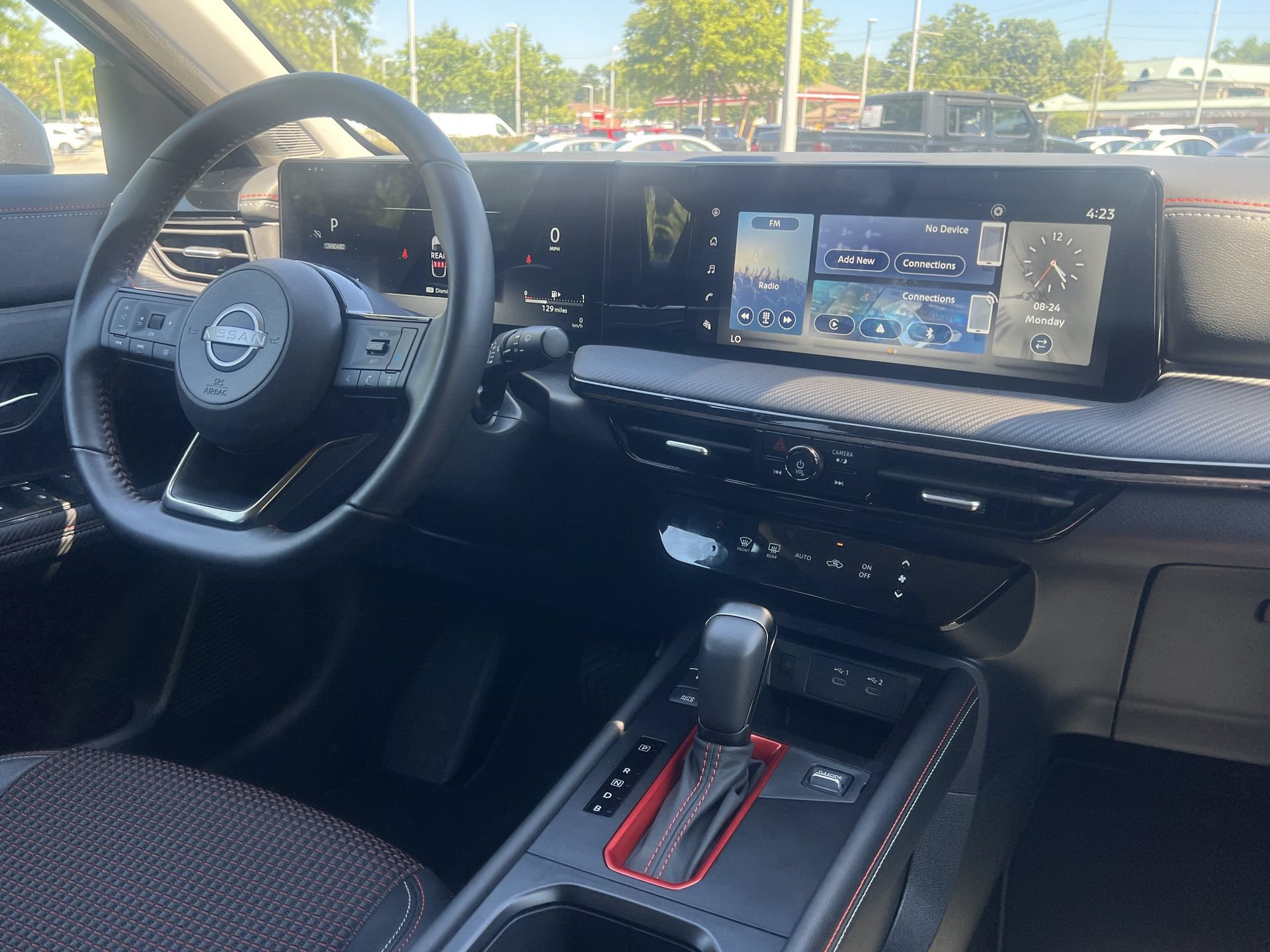 Certified 2025 Nissan Kicks SR FWD image 4