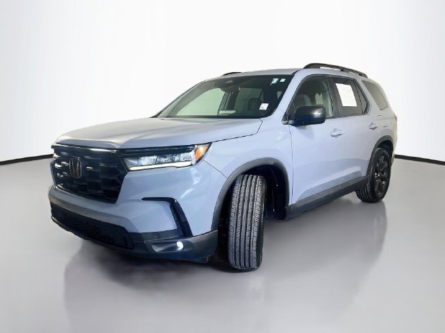 Used 2025 Honda Pilot Sport image 4