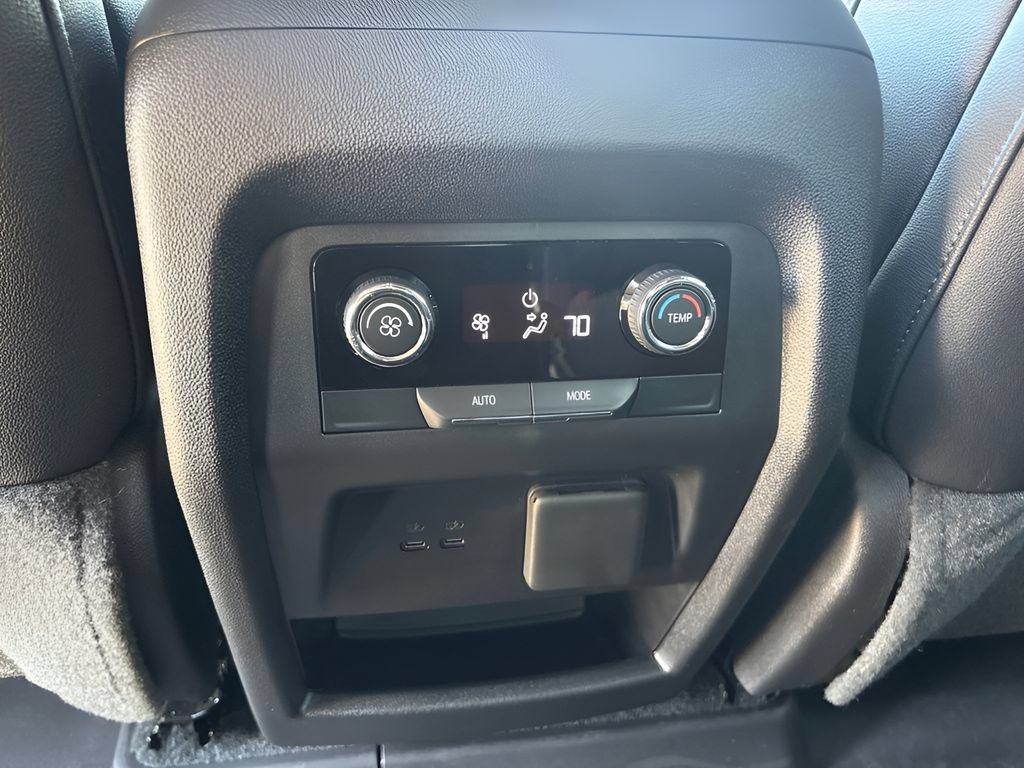 Used 2024 Chevrolet Traverse Z71 AWD/4WD image 28