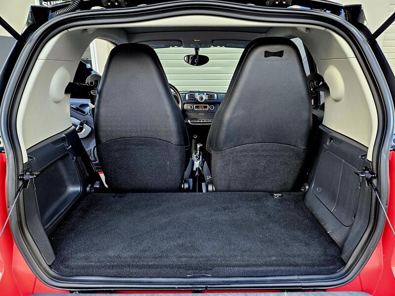 Used 2013 smart fortwo pure RWD image 24