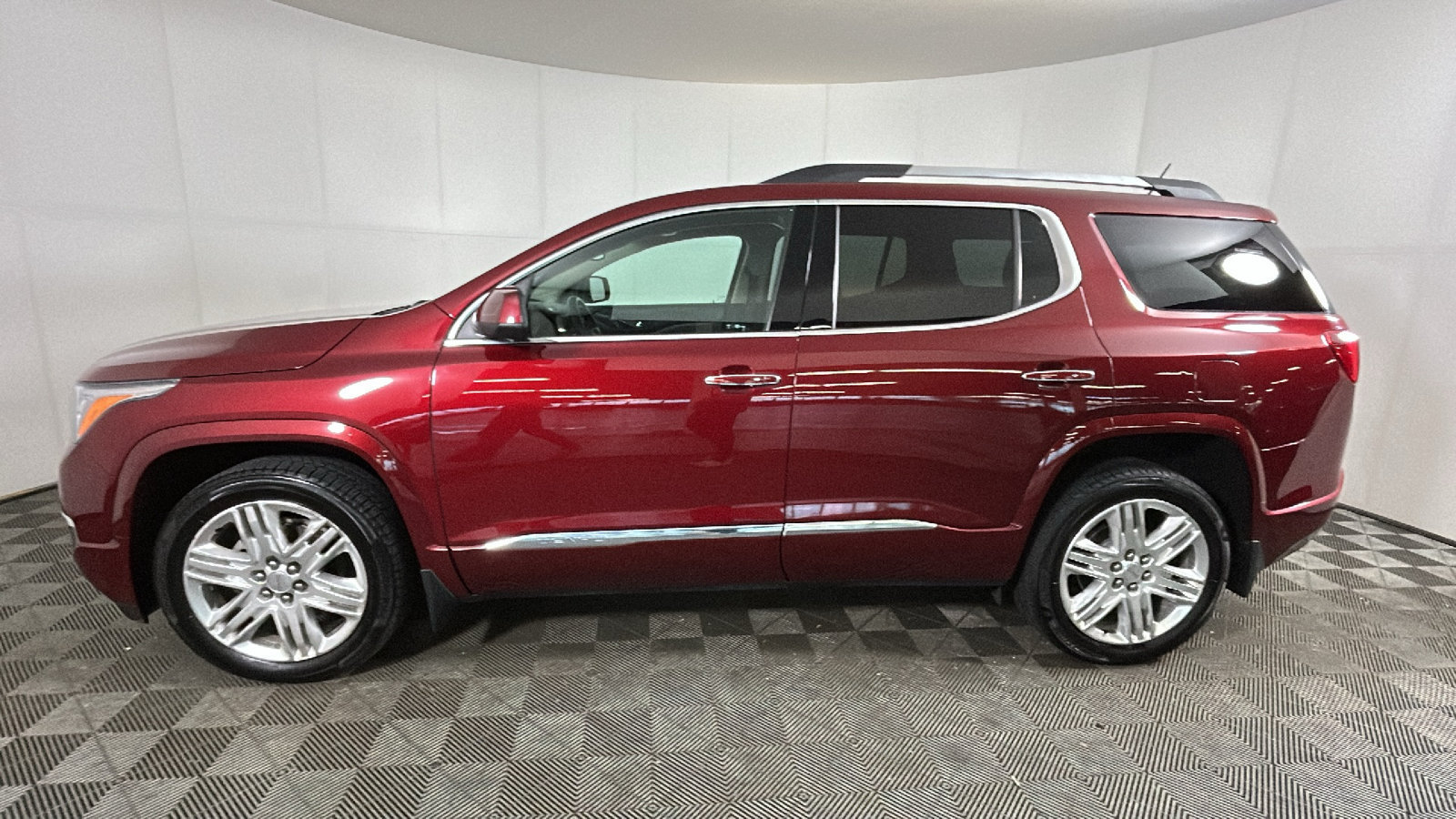 Used 2017 GMC Acadia Denali w/ Technology Package AWD/4WD image 7