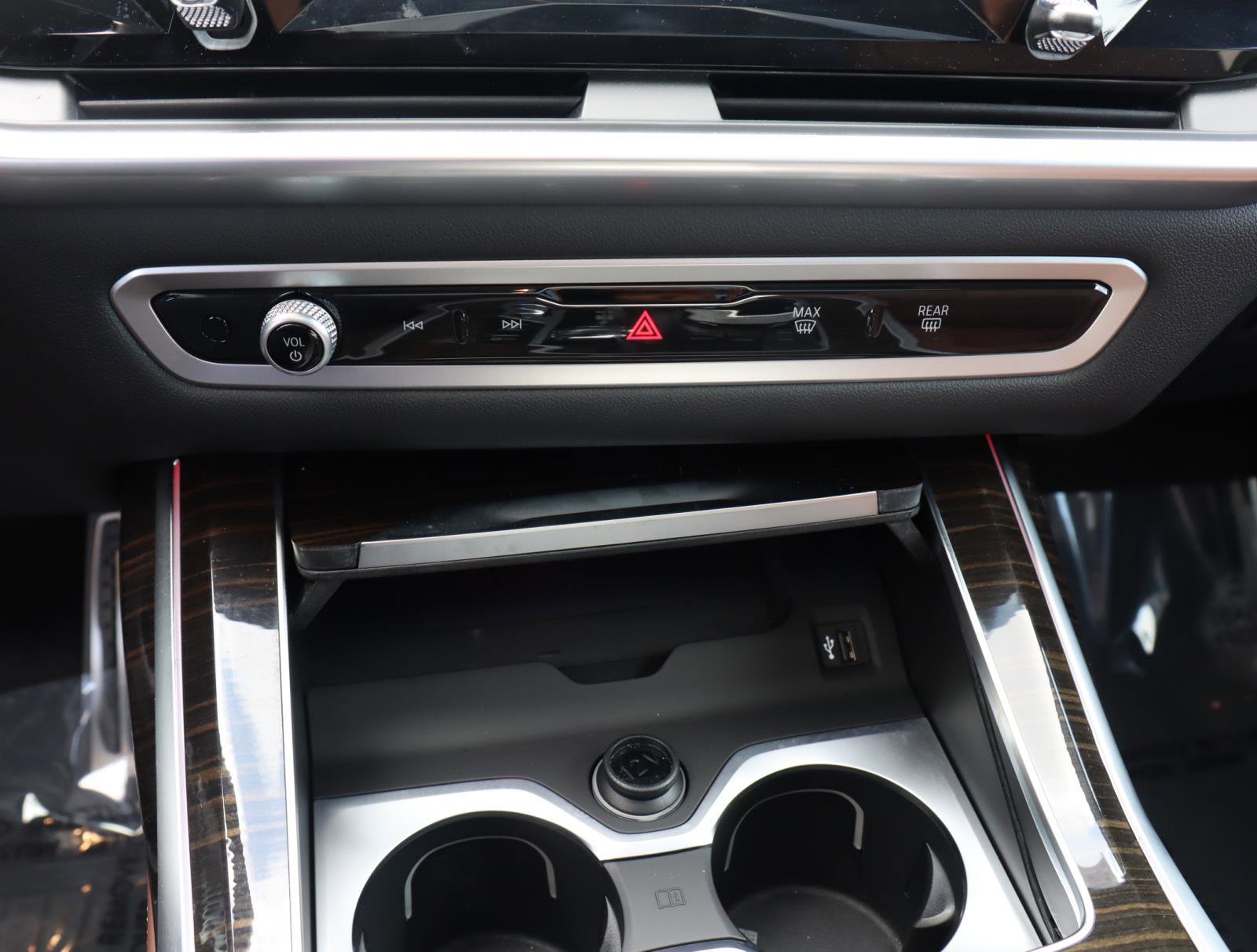 Used 2024 BMW X7 M60i w/ Executive Package image 26