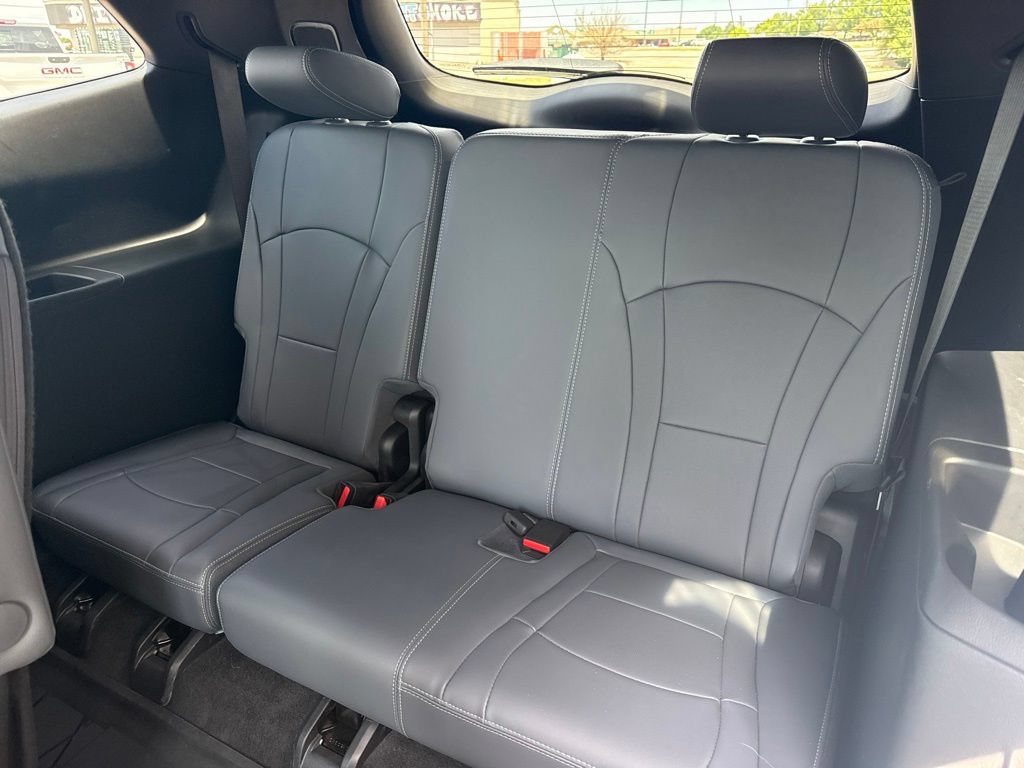 Used 2023 Buick Enclave Essence w/ Experience Buick Package FWD image 17