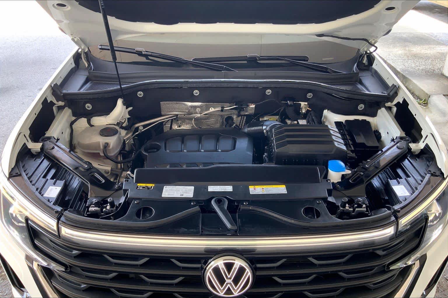 Used 2024 Volkswagen Atlas Cross Sport SE w/ Panoramic Sunroof Package FWD image 30