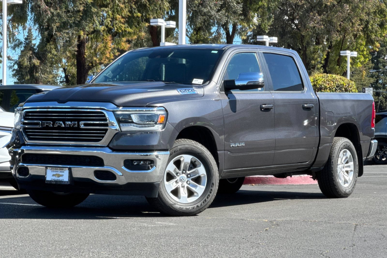 Used 2024 RAM 1500 Laramie AWD/4WD image 9