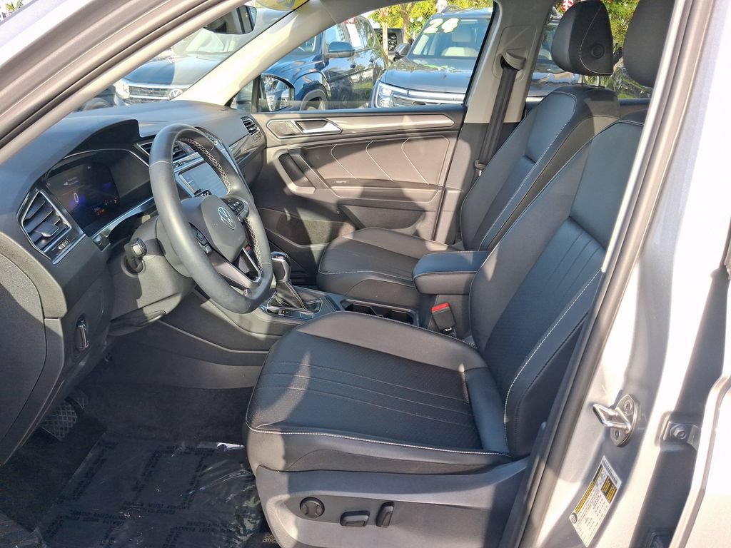 Certified 2023 Volkswagen Tiguan SE FWD image 14