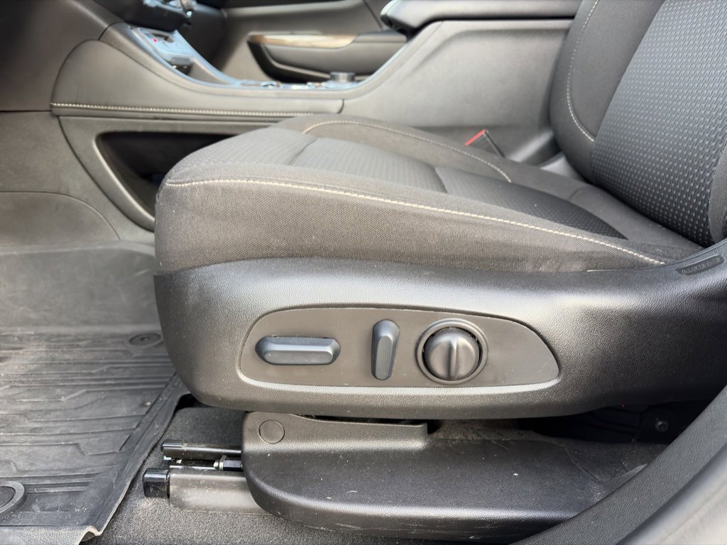 Used 2023 GMC Acadia SLE w/ Driver Convenience Package image 15