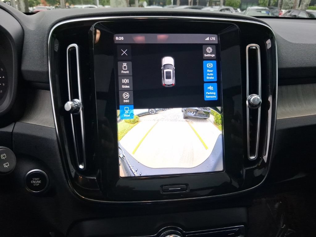 Used 2023 Volvo XC40 B4 Plus w/ Driver Assist Package FWD image 24