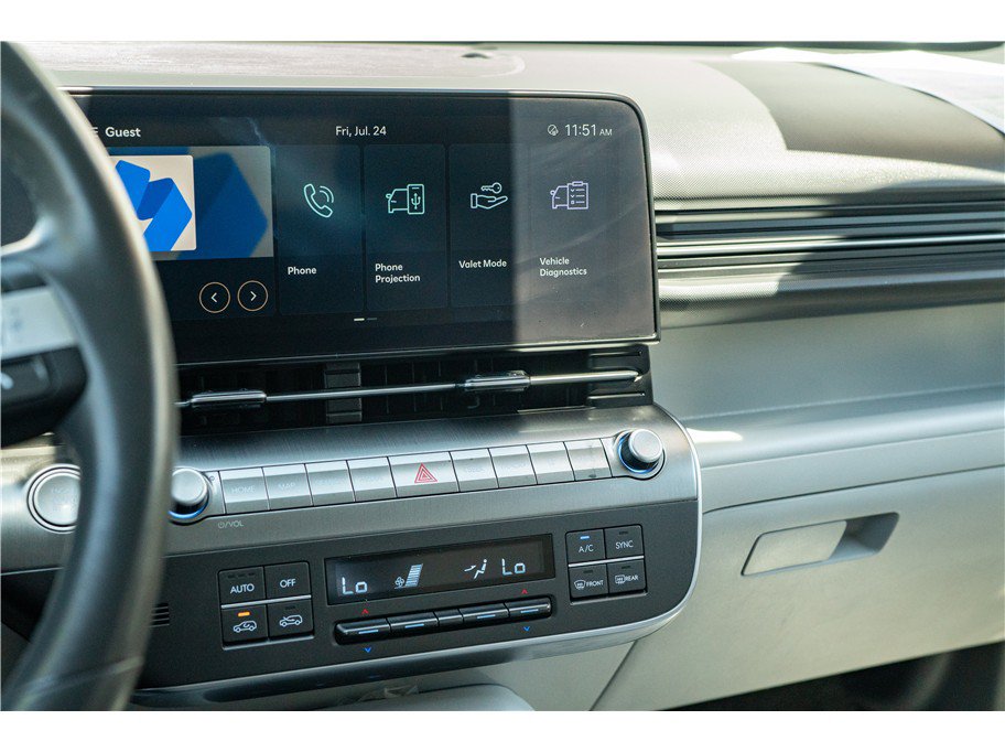 Used 2025 Hyundai Kona SEL FWD image 11