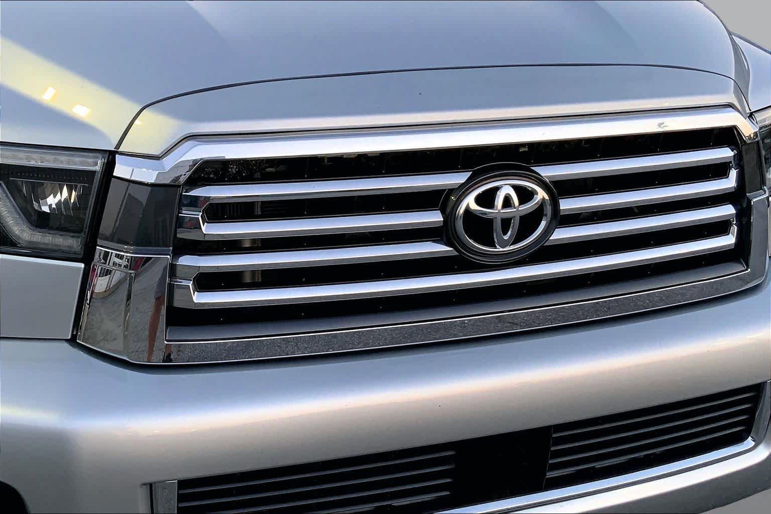Used 2020 Toyota Sequoia Platinum RWD image 28