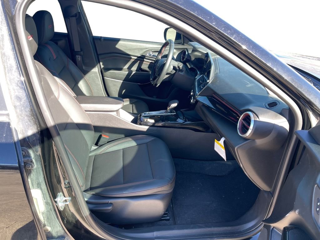 Certified 2025 Chevrolet Trax RS w/ Sunroof Package image 15