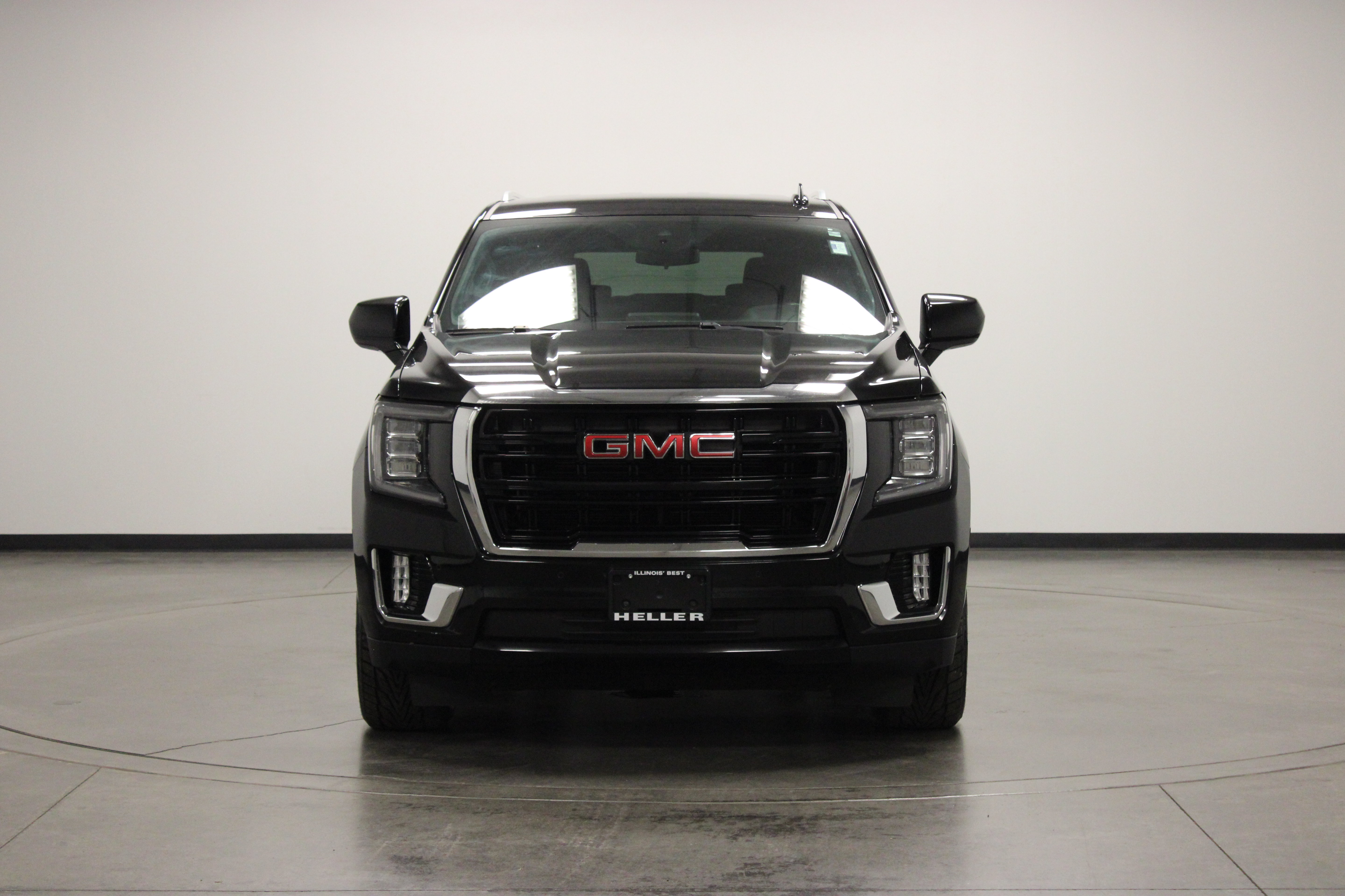 Used 2023 GMC Yukon SLE AWD/4WD image 3