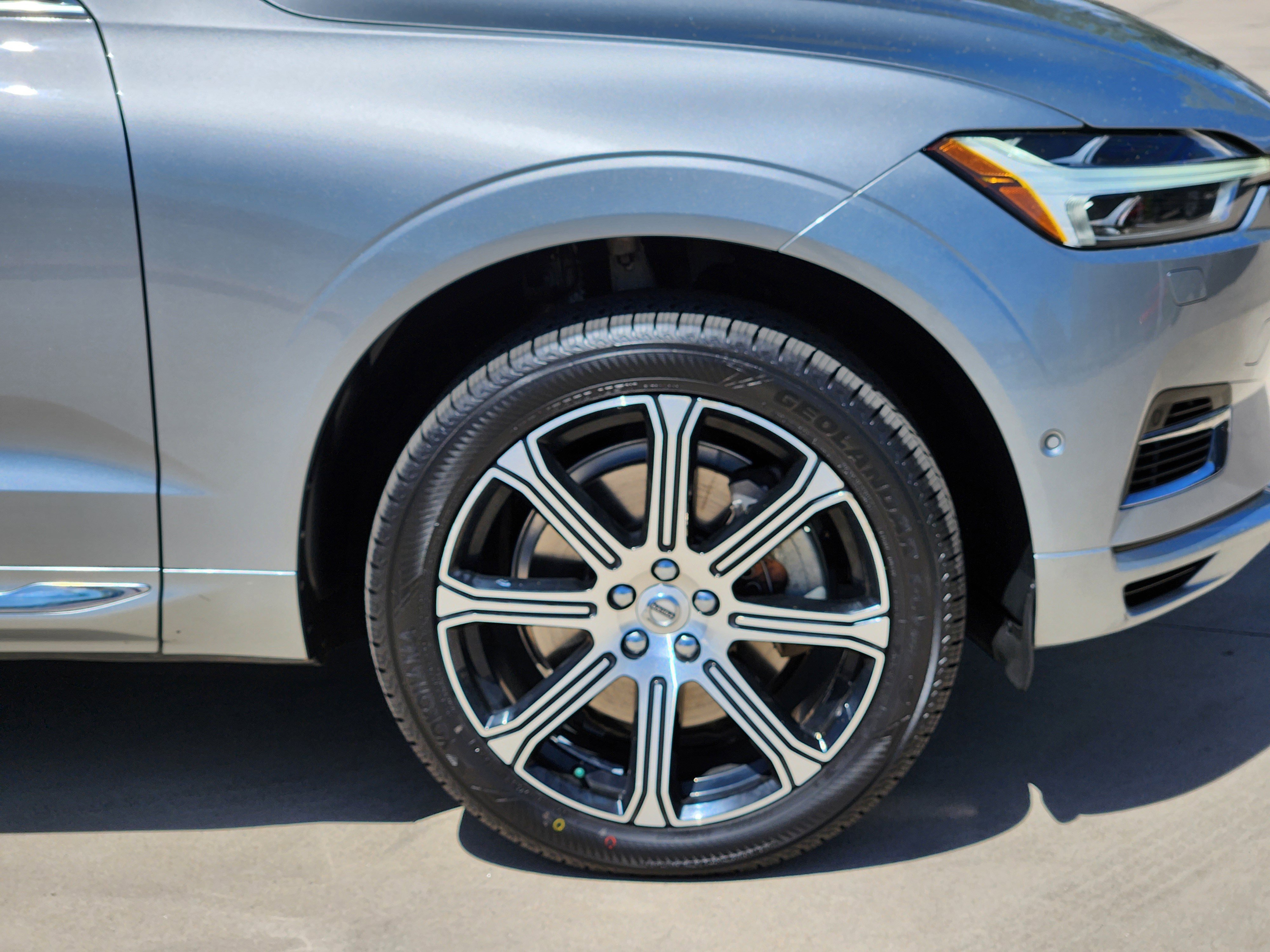 Used 2018 Volvo XC60 T8 Inscription w/ Luxury Seat Package AWD/4WD image 7