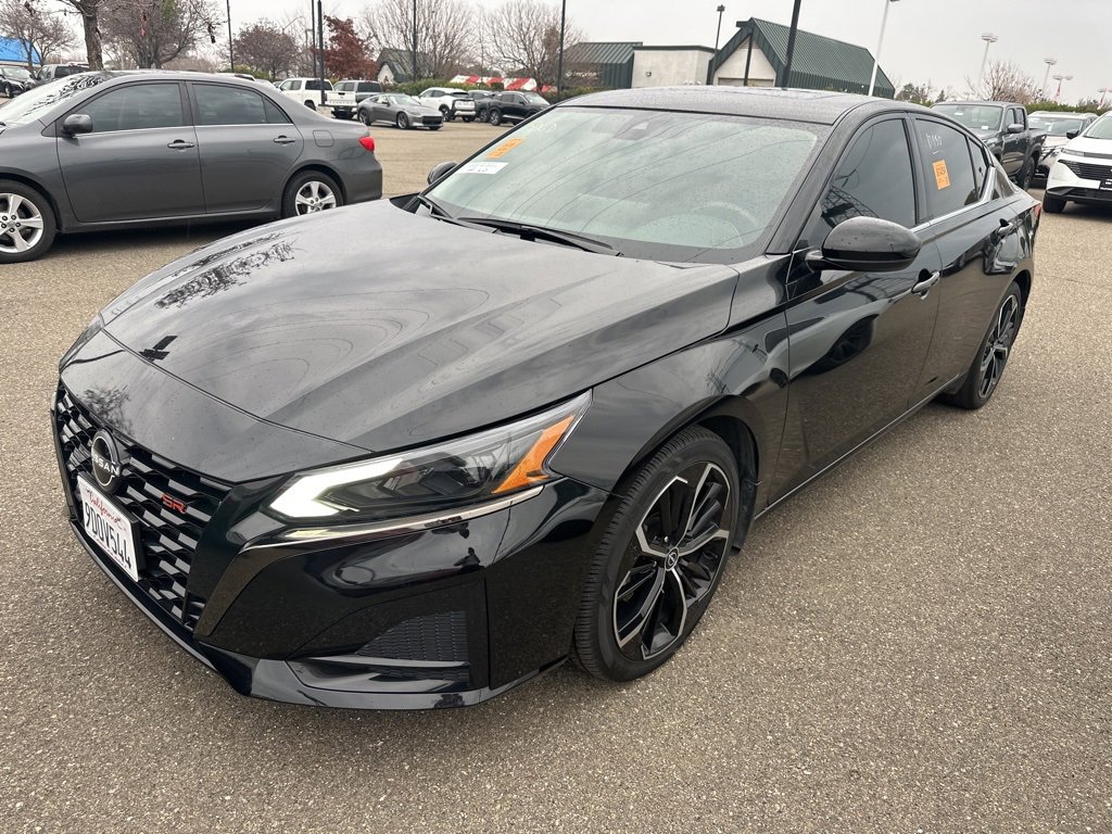 Used 2023 Nissan Altima 2.5 SR w/ SR Premium Package image 3