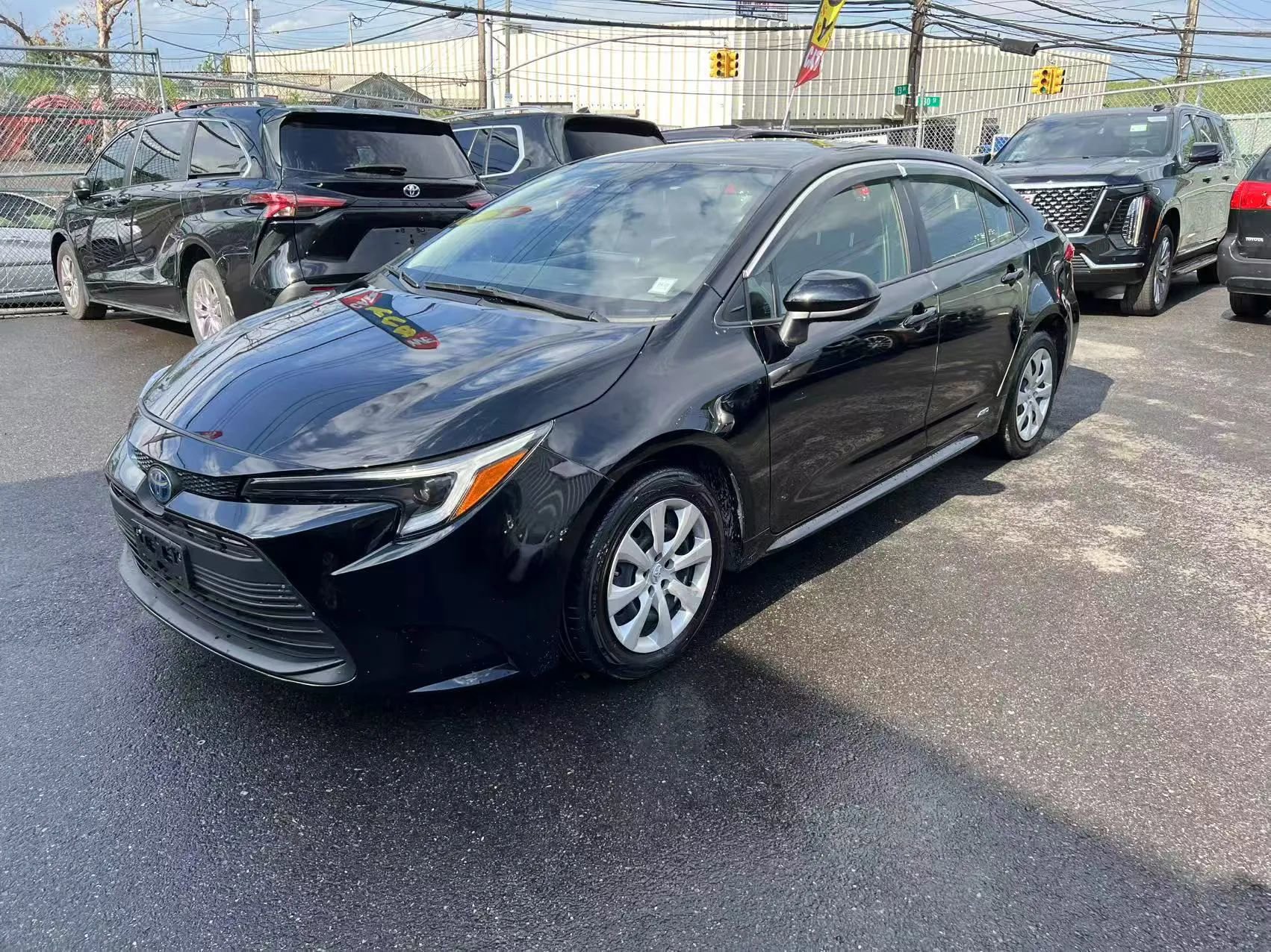 Used 2023 Toyota Corolla LE image 2