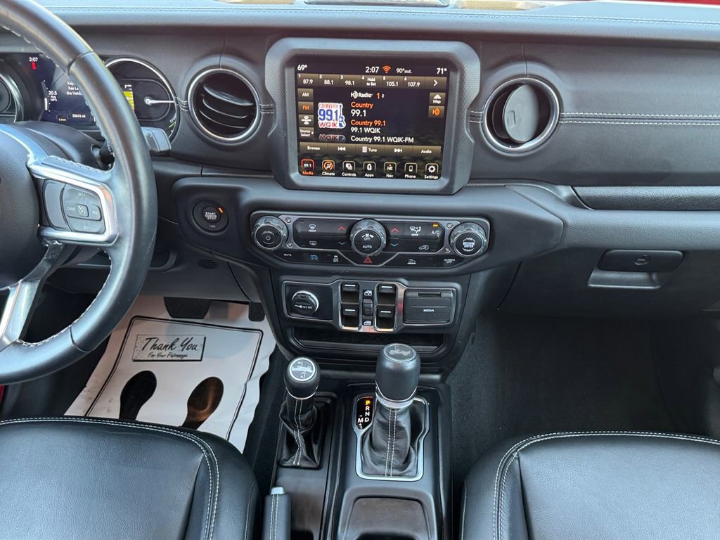 Used 2022 Jeep Wrangler Unlimited Sahara image 16