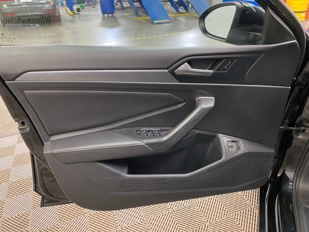 Used 2024 Volkswagen Jetta SE FWD image 15