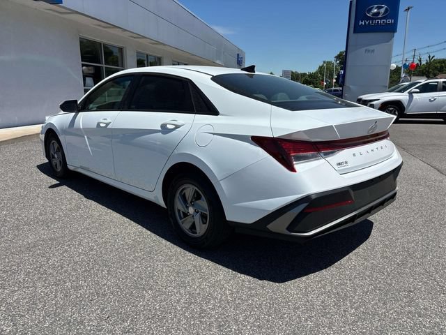 Certified 2025 Hyundai Elantra SE FWD image 5