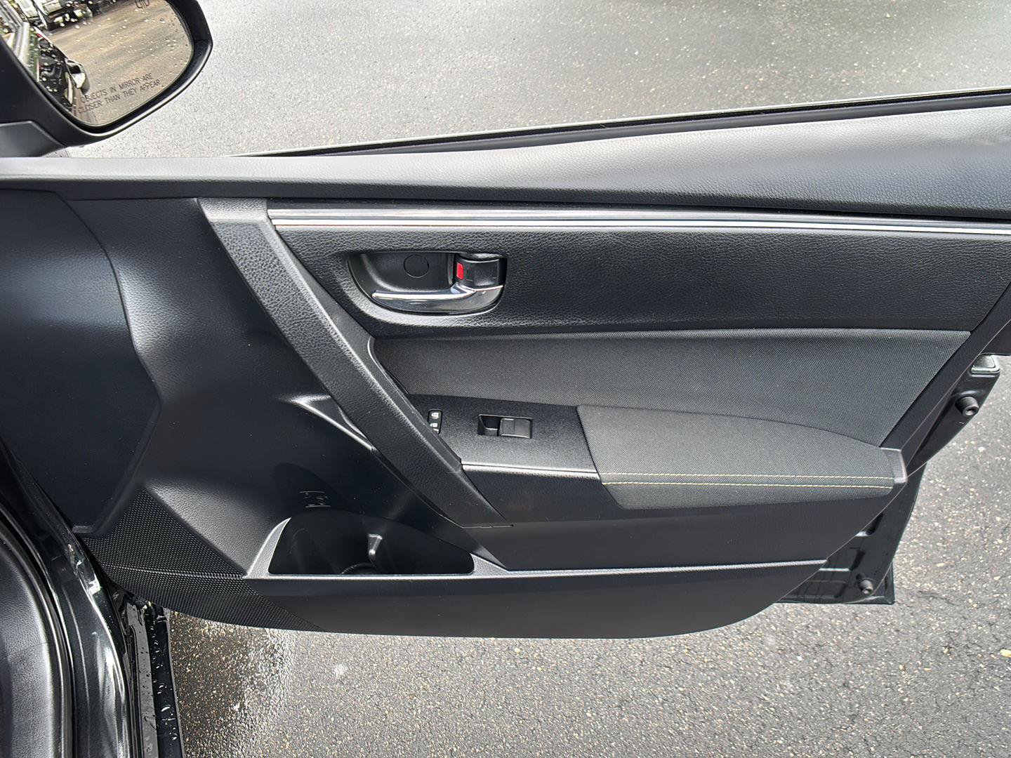 Used 2017 Toyota Corolla LE FWD image 14