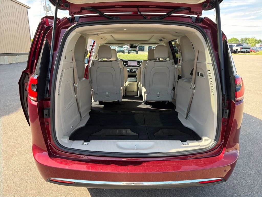 Used 2021 Chrysler Pacifica Limited w/ Premium & Safety Sphere Group AWD/4WD image 23