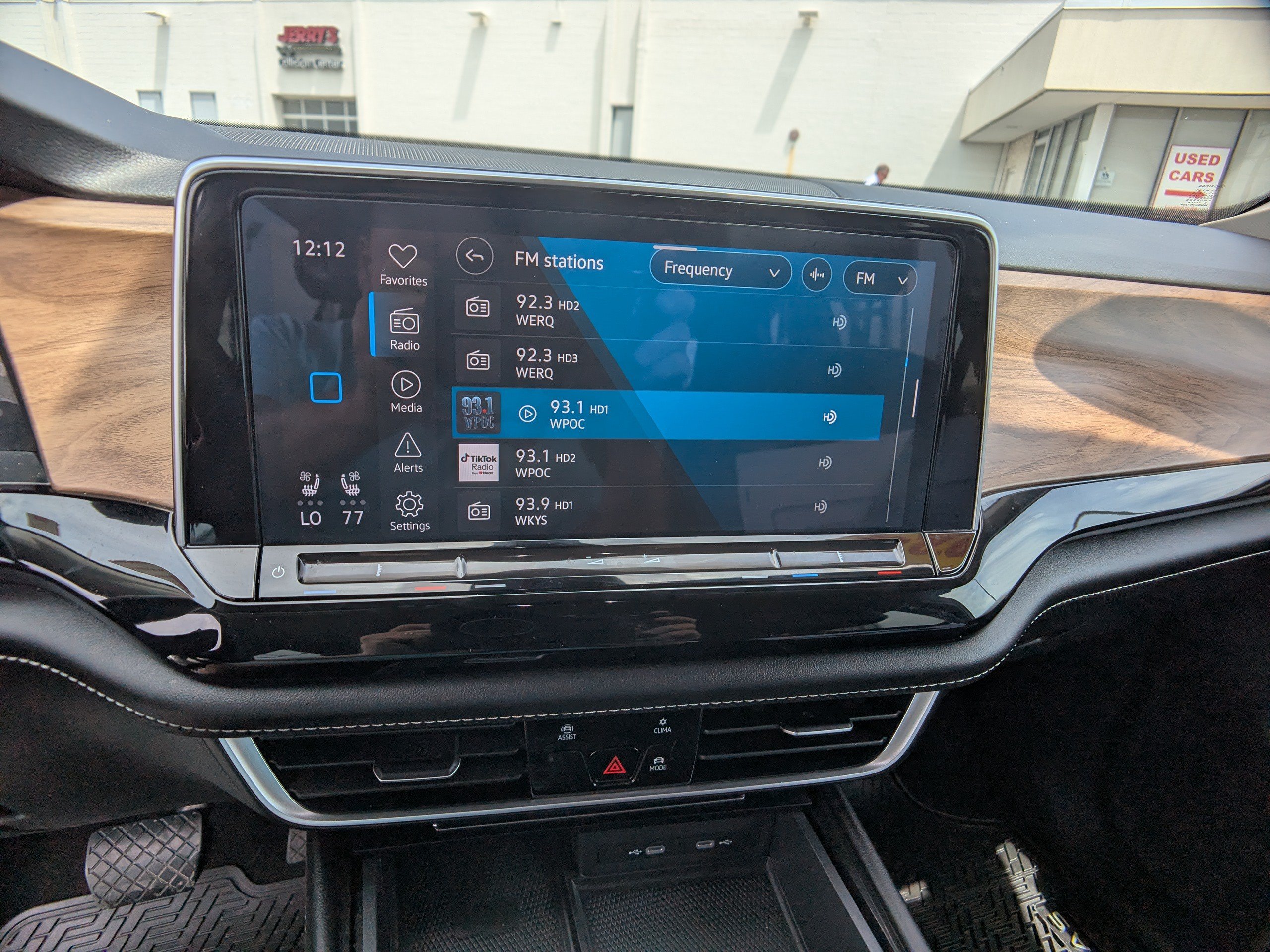 Used 2024 Volkswagen Atlas SE AWD/4WD image 21