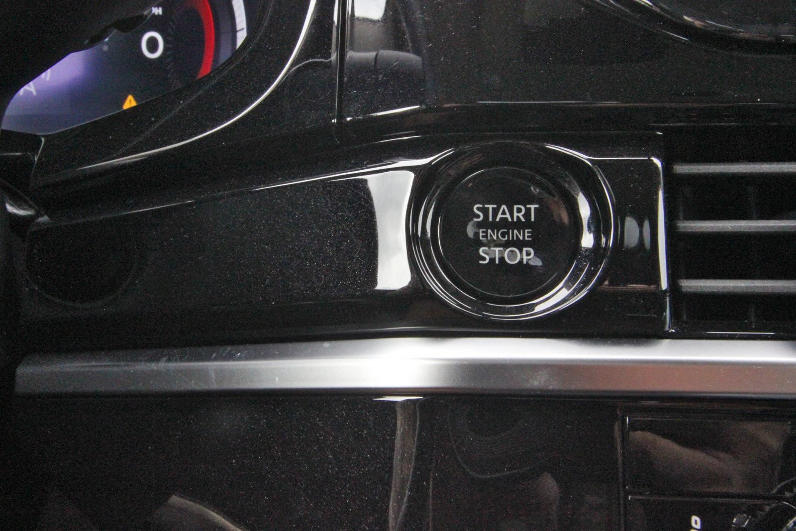 Certified 2025 Nissan Pathfinder Platinum AWD/4WD image 33