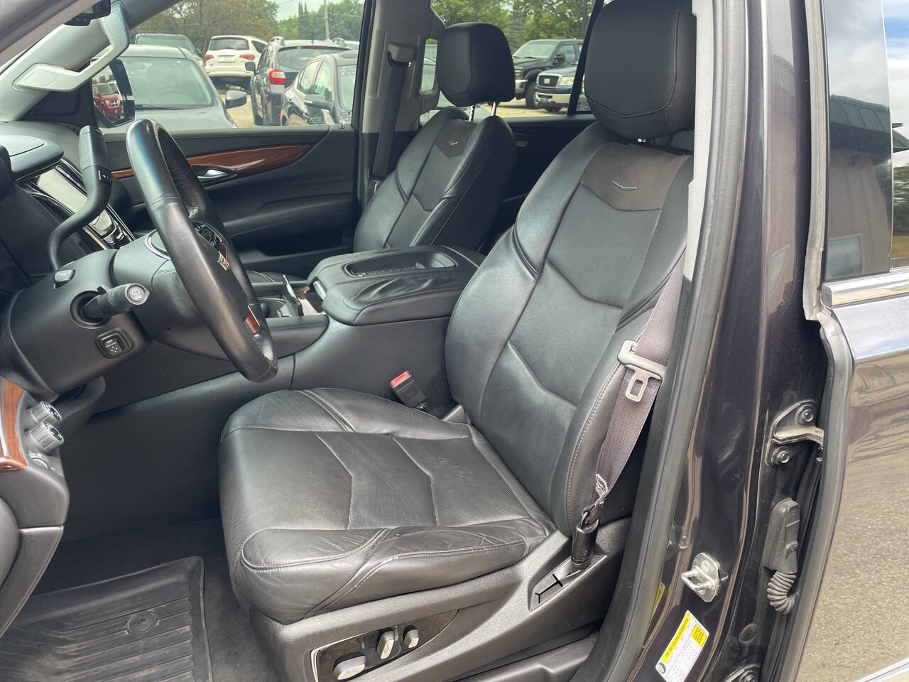 Used 2016 Cadillac Escalade Luxury image 10