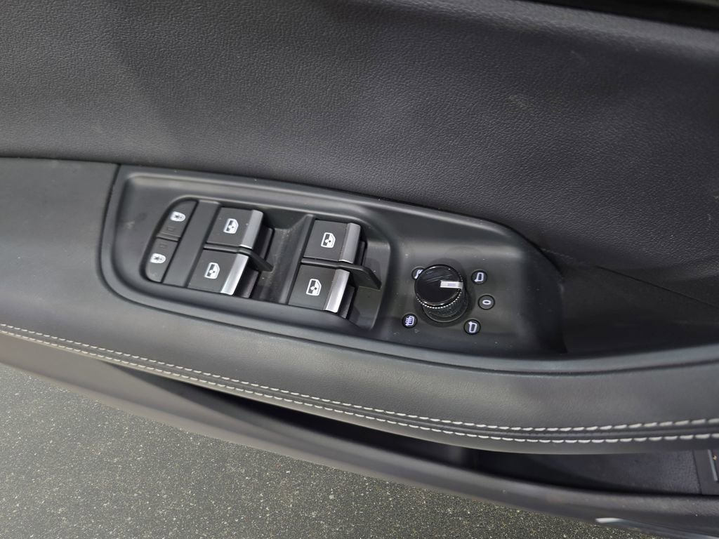 Used 2025 Audi Q8 Prestige w/ Prestige Package image 28