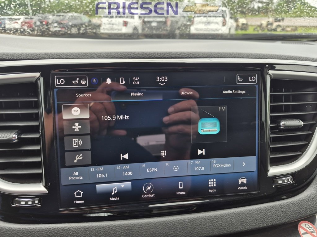 Used 2023 Chrysler Pacifica Touring-L image 17