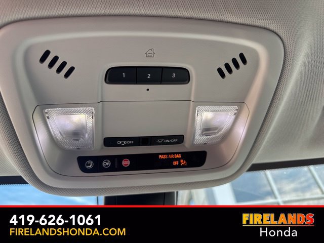 Used 2020 Chevrolet Traverse LT w/ Driver Confidence II Package AWD/4WD image 28