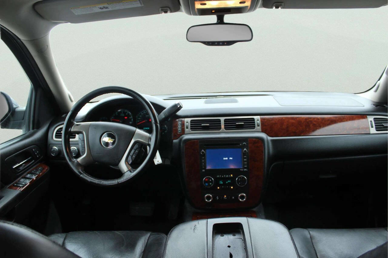 Used 2011 Chevrolet Suburban LTZ AWD/4WD image 6