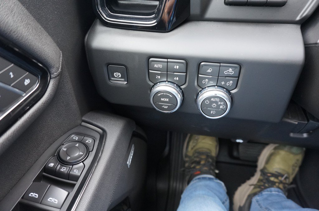 Used 2026 GMC Sierra 3500 AT4 w/ AT4 Premium Plus Package AWD/4WD image 13