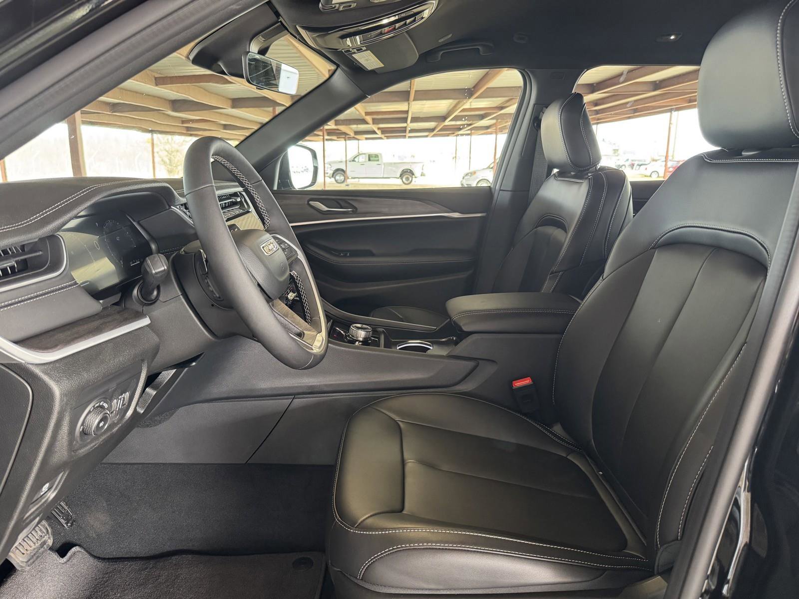 New 2025 Jeep Grand Cherokee L Limited w/ Black Appearance Package image 23