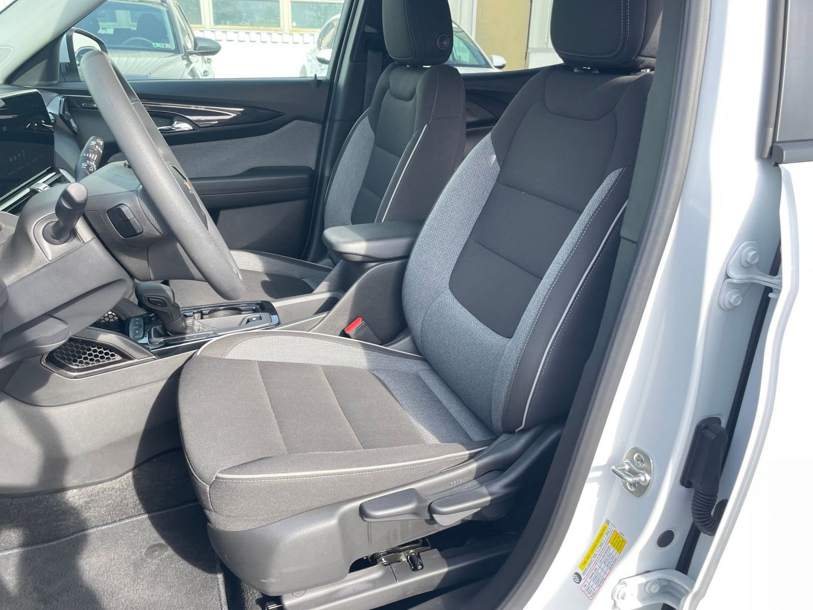 Used 2025 Chevrolet TrailBlazer LT image 24