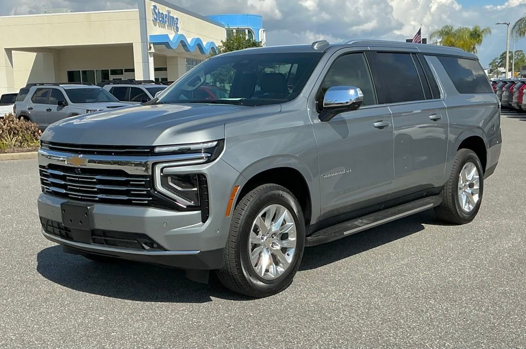 Used 2025 Chevrolet Suburban Premier image 1