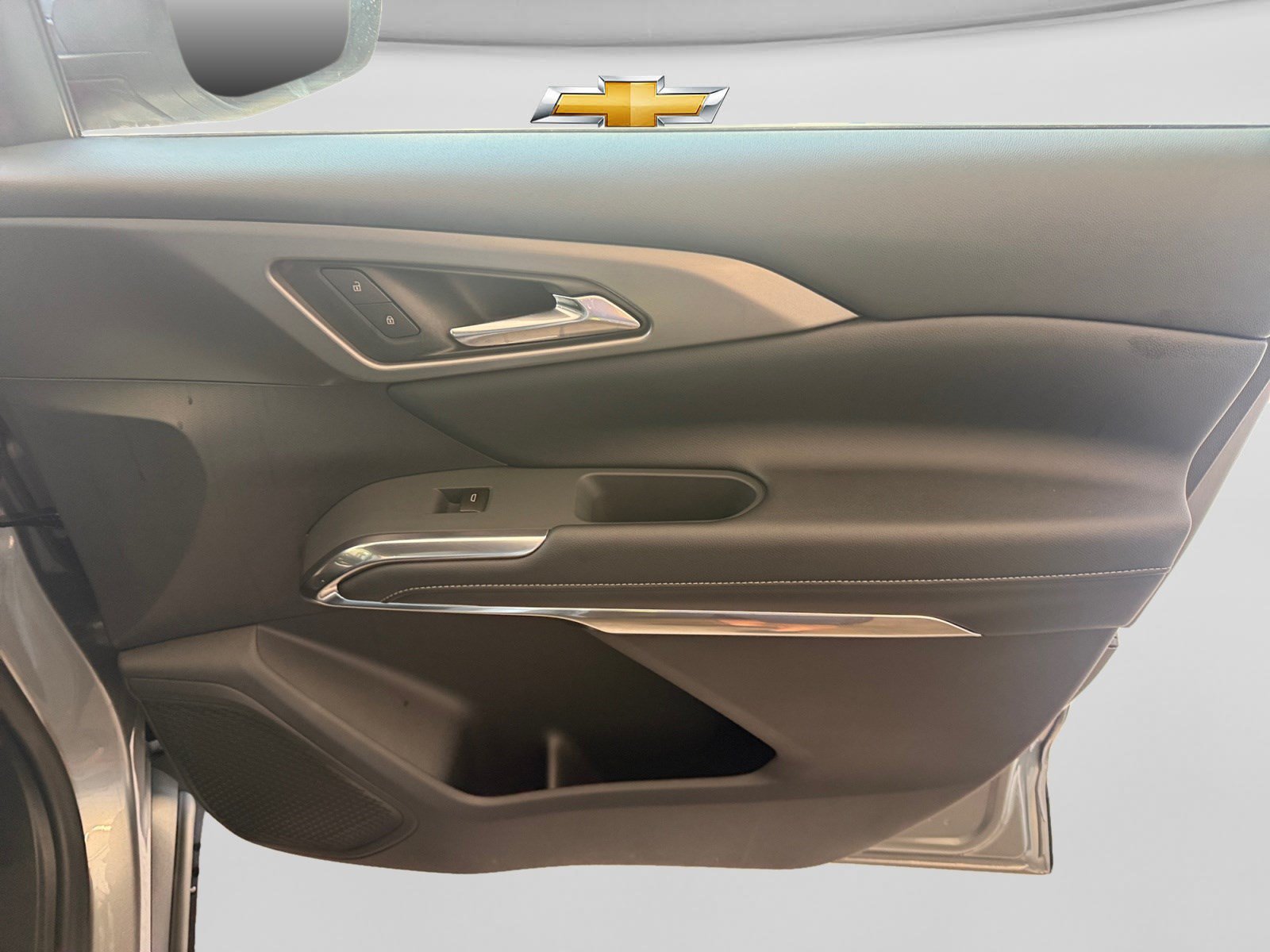 New 2027 Chevrolet Traverse LT w/ Sun and Wheel Package FWD image 14