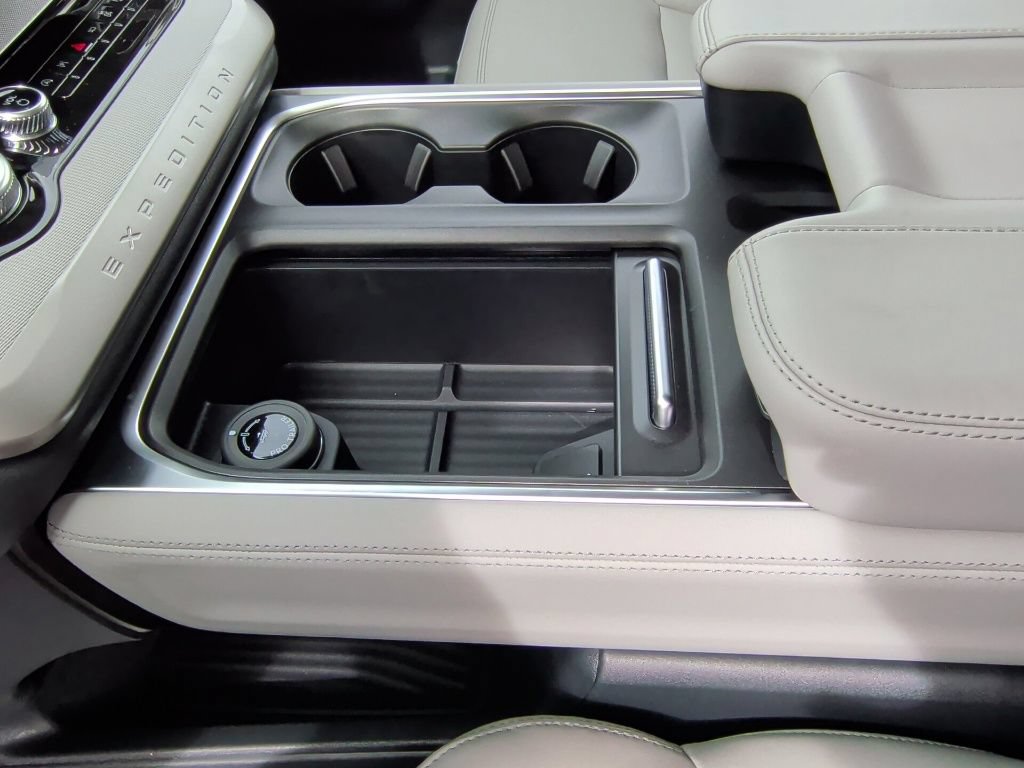 New 2027 Ford Expedition Active RWD image 30