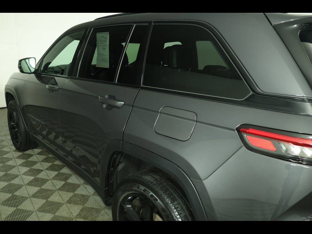 Used 2023 Jeep Grand Cherokee Altitude AWD/4WD image 18