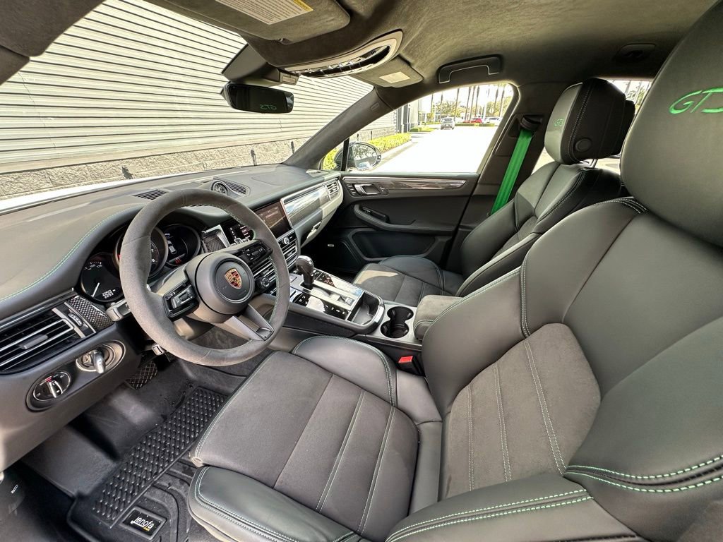 Certified 2026 Porsche Macan GTS image 4