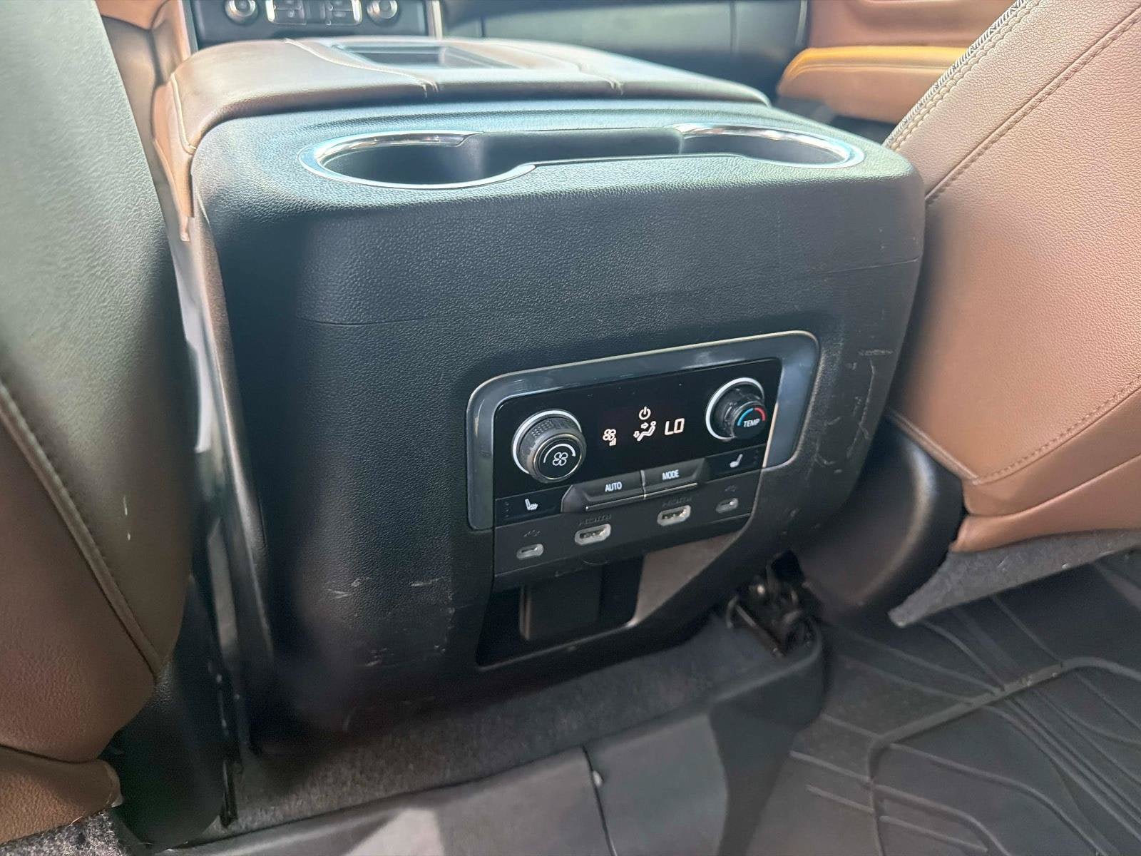 Used 2021 Chevrolet Suburban High Country w/ Premium Package RWD image 18