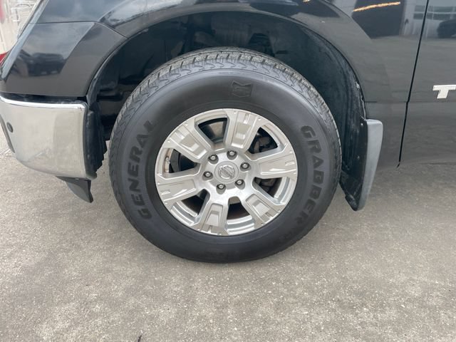 Used 2018 Nissan Titan SV w/ SV Convenience Package AWD/4WD image 30