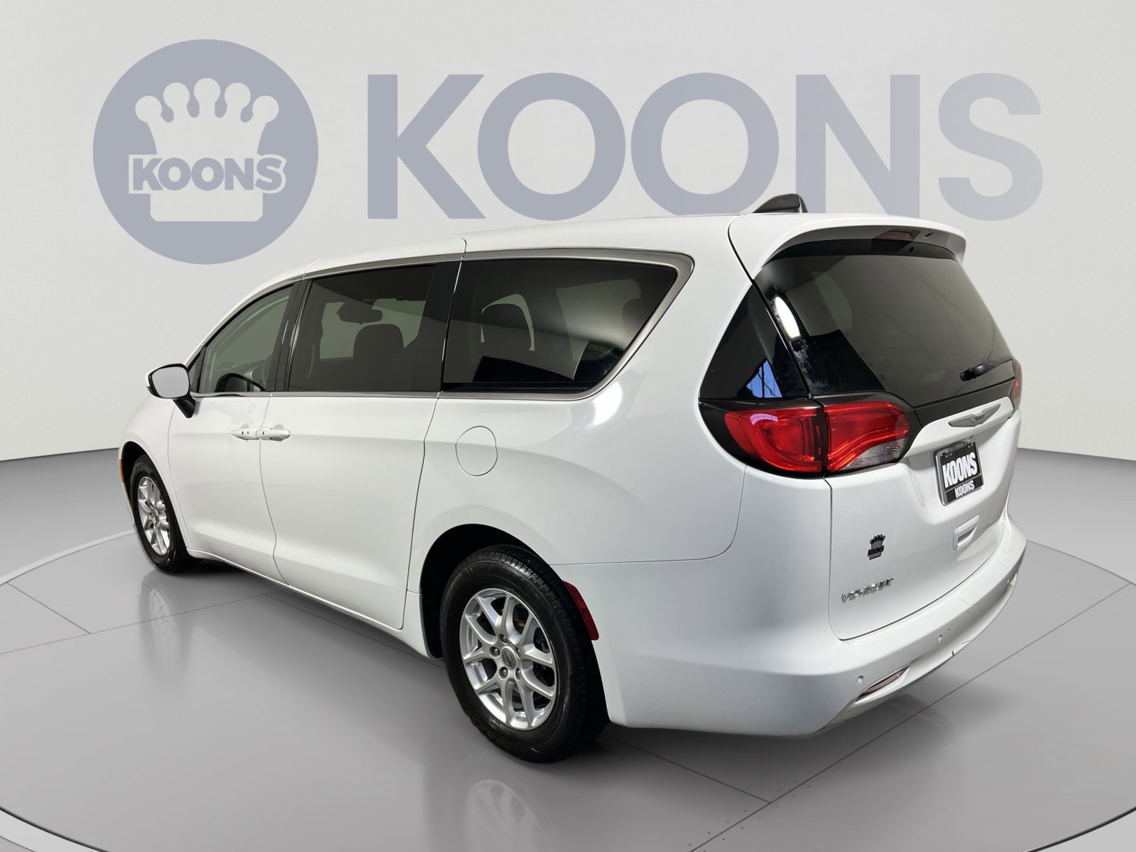 Used 2022 Chrysler Voyager LX FWD image 8