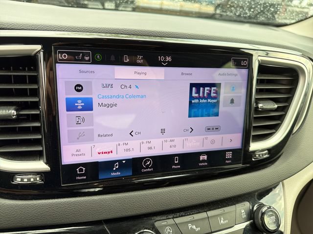 Used 2024 Chrysler Pacifica Touring-L FWD image 18