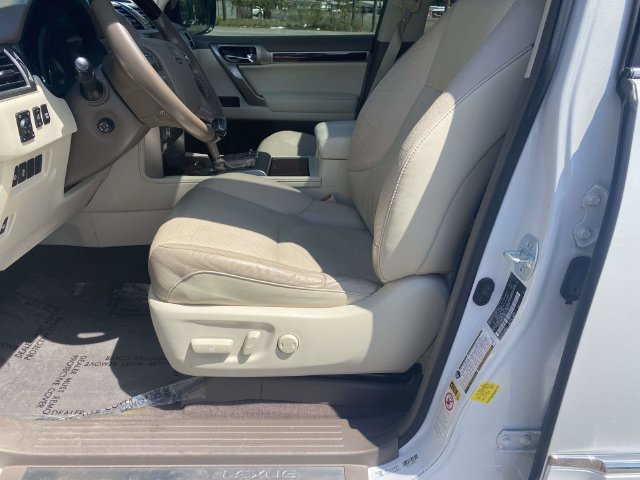 Used 2019 Lexus GX 460 AWD/4WD image 13