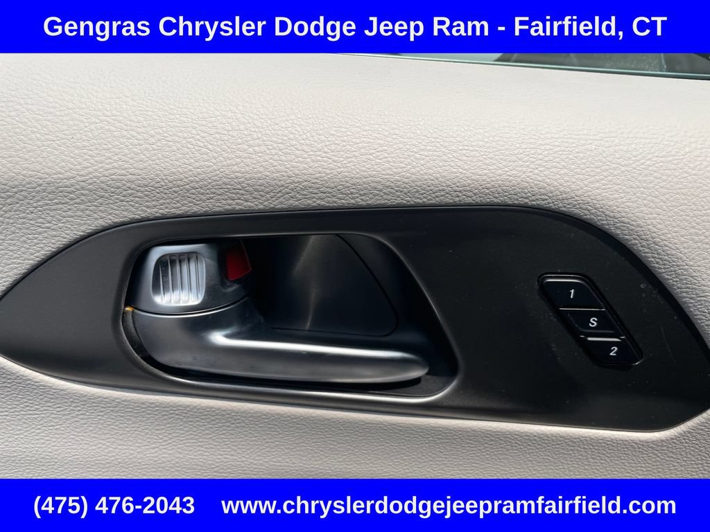 Used 2020 Chrysler Pacifica Touring-L Plus FWD image 50