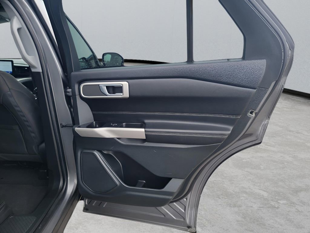 Used 2022 Ford Explorer XLT image 32