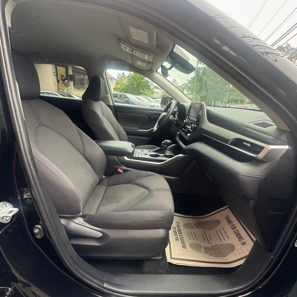 Used 2022 Toyota Highlander L image 19