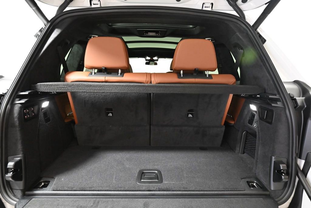 New 2026 BMW X7 xDrive40i w/ M Sport Package AWD/4WD image 9