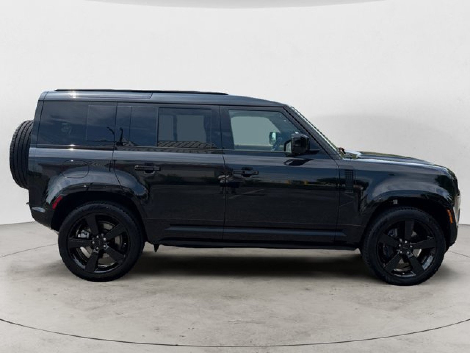 New 2026 Land Rover Defender 110 X-Dynamic SE AWD/4WD image 3
