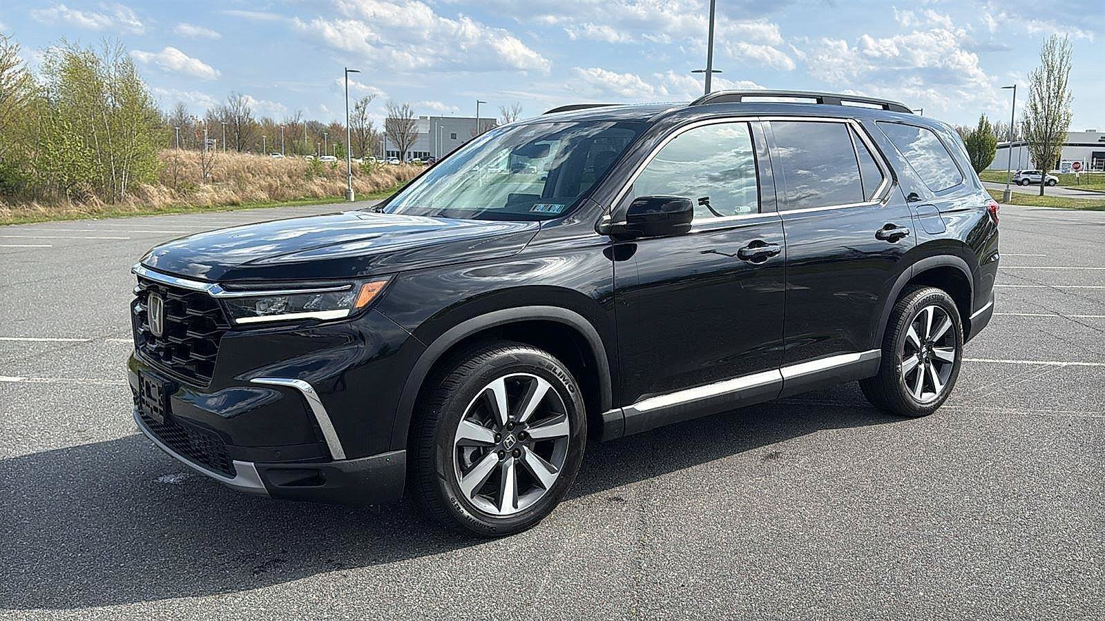 Certified 2025 Honda Pilot Touring image 12